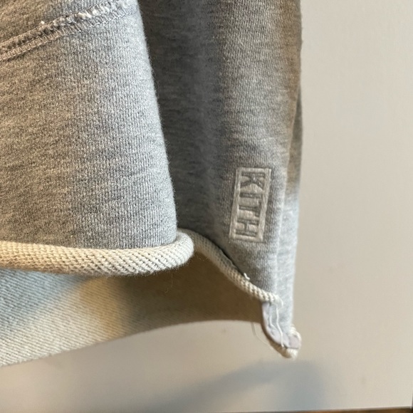 Kith frayed crewneck. Size: M - Picture 2 of 3